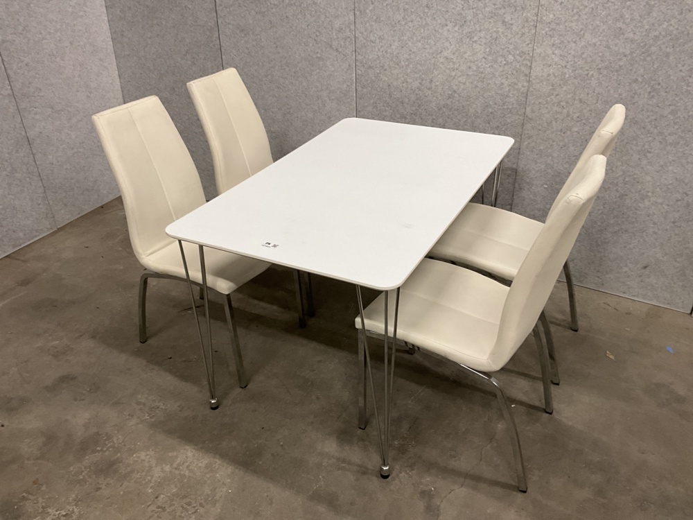 1474022-2 Kitchen table and 4 chairs