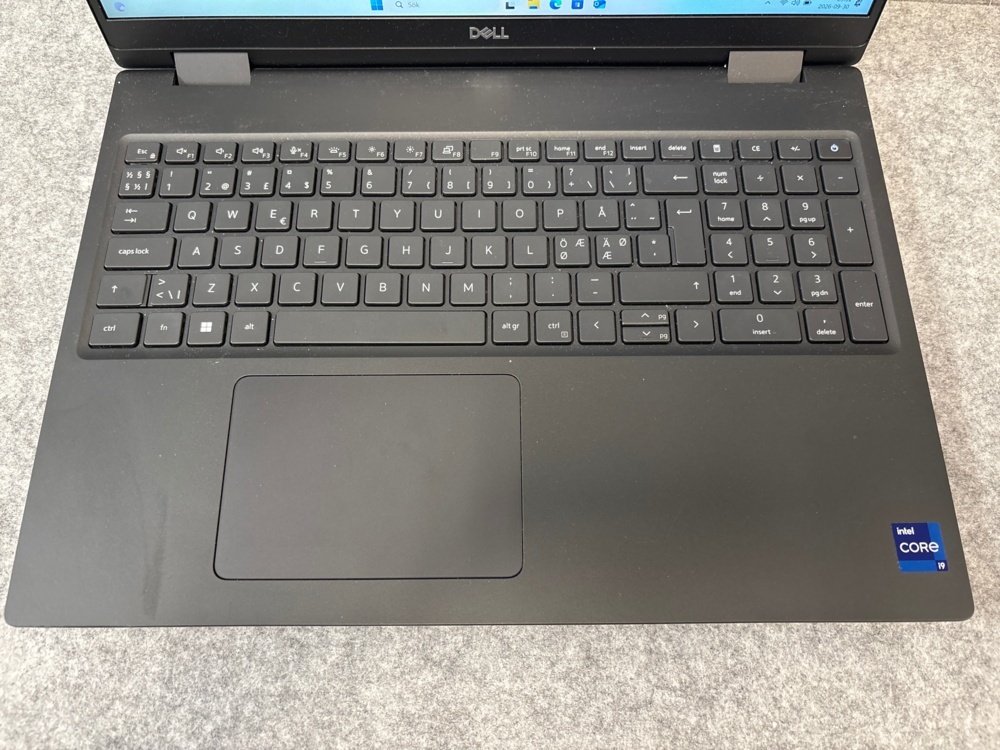 1535656-2 Laptop -  Dell Precision 7680