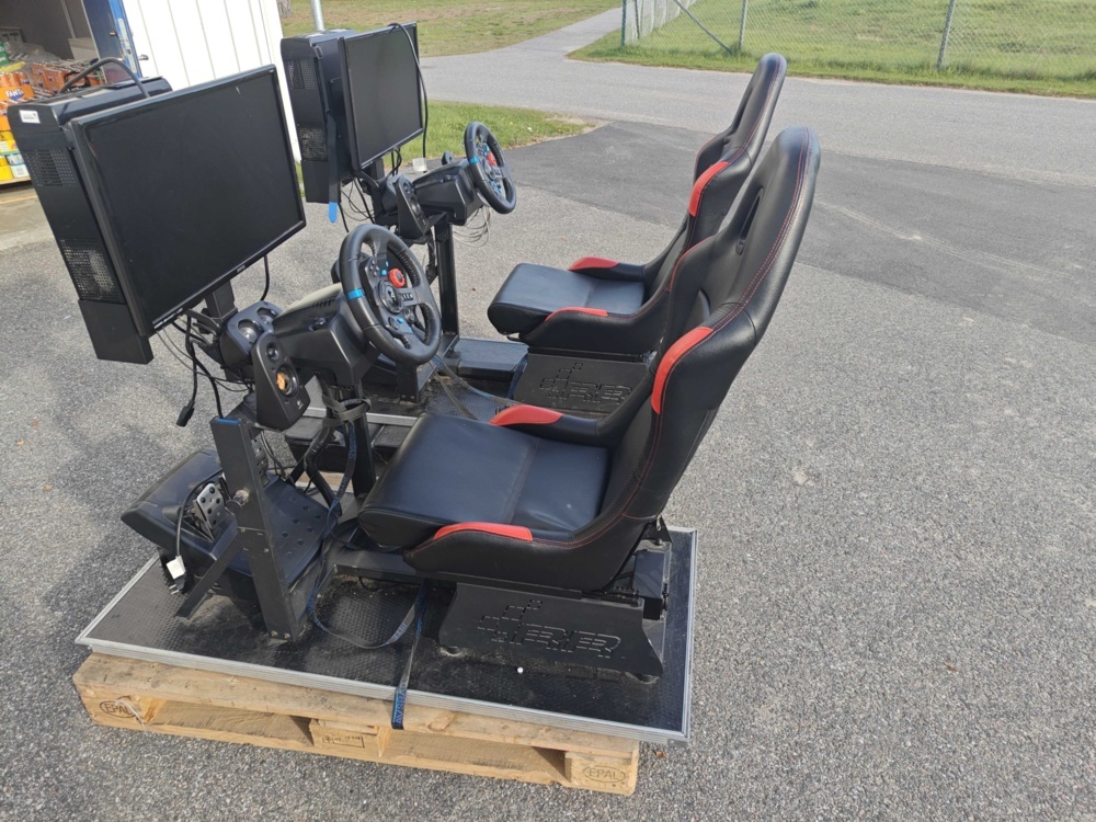 1564895-2 2 Racing game consoles