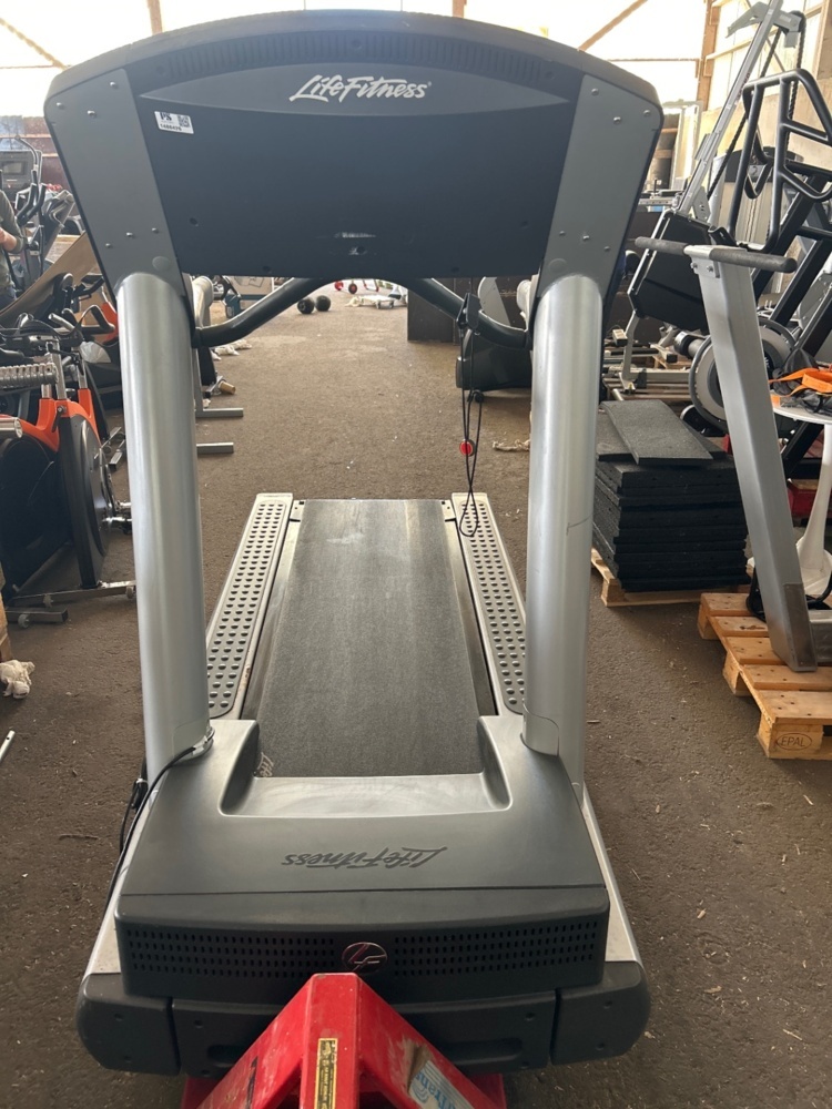 1486426-2 Treadmill - Life Fitness