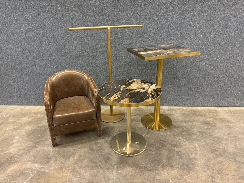 1582270-1 Club chair, coat rack and table