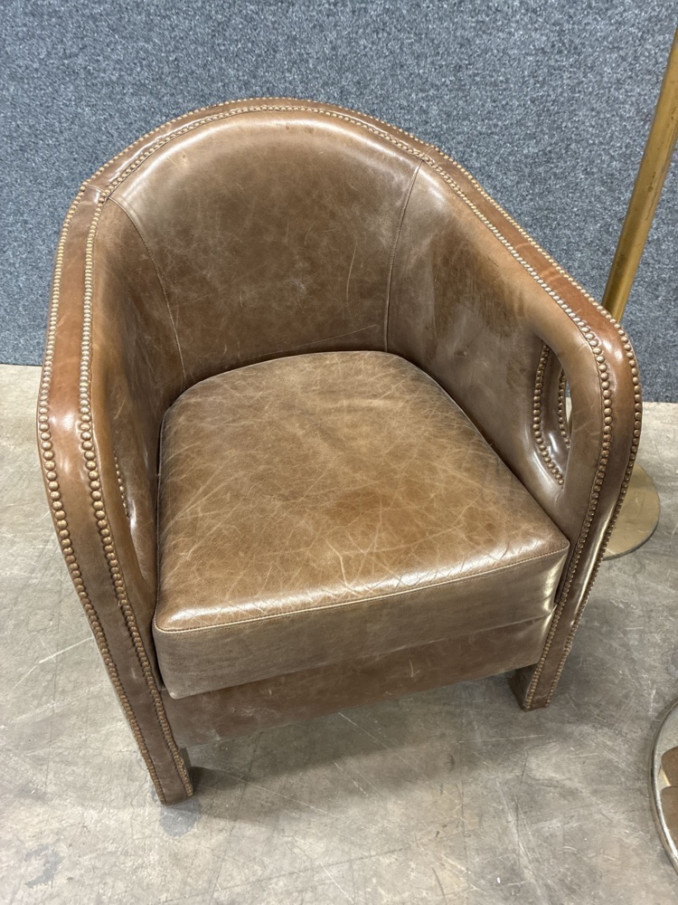 1582270-2 Club chair, coat rack and table