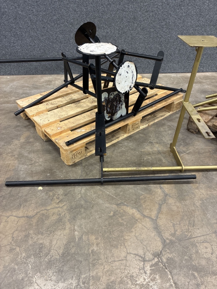 1582271-2 12 pcs Footrests for restaurant furniture
