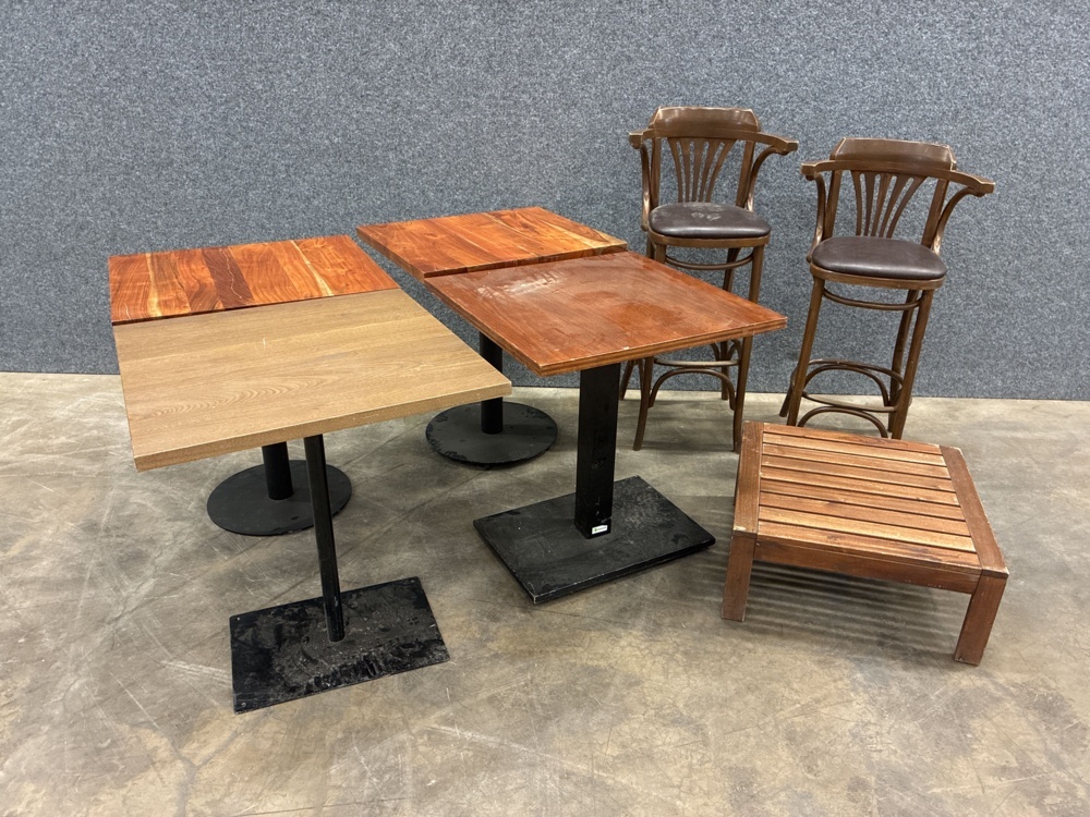 1582272-1 5 Tables & 2 Bar Stools