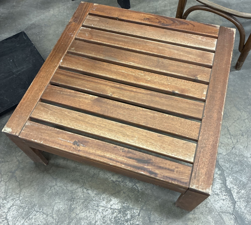 1582272-3 5 Tables & 2 Bar Stools