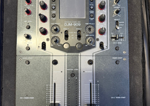 DJ-mixer med väska – Pioneer DJM-909