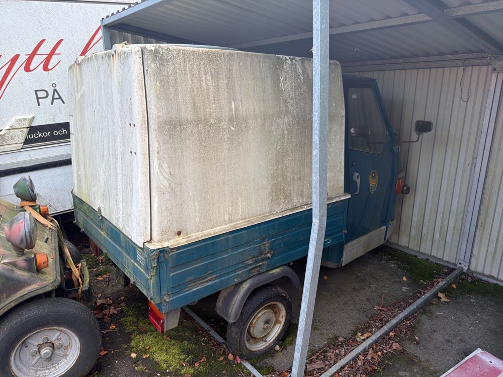 1566176-2 Trehjuligt transportfordon - Piaggio Ape 50 (Renoveringsobjekt)