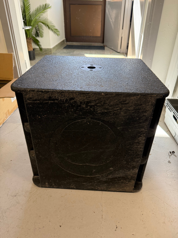 1563514-1 Aktiv subwoofer – Turbosound Milan M15B