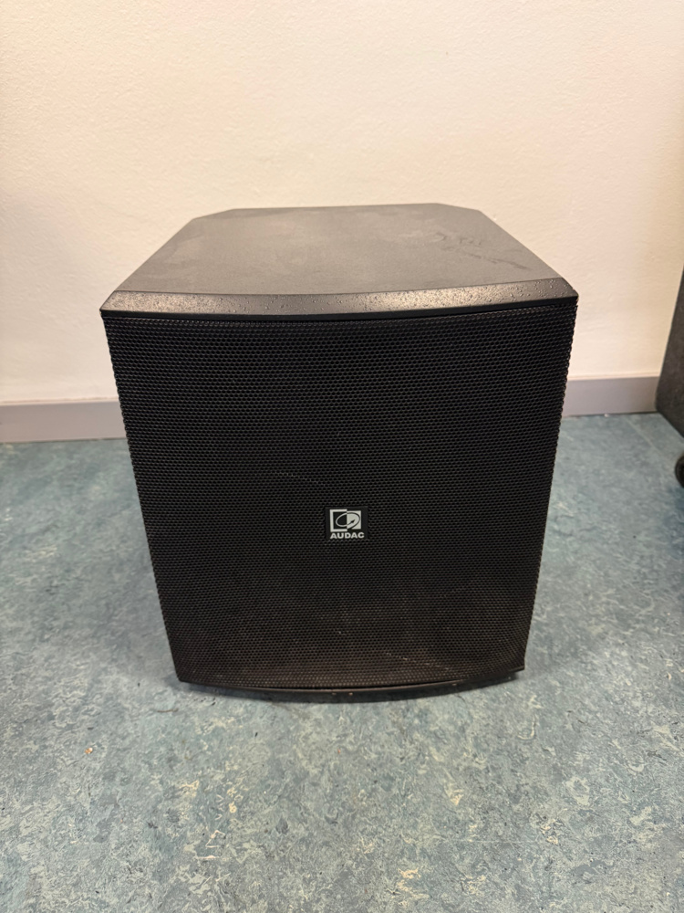 1563515-1 Samling med 6 subwoofers – AUDAC BASO12