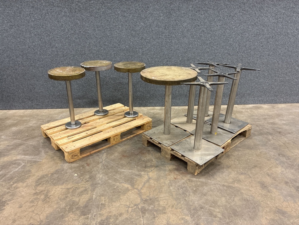 1582276-1 4 pcs Tables & 5 pcs Table Stands