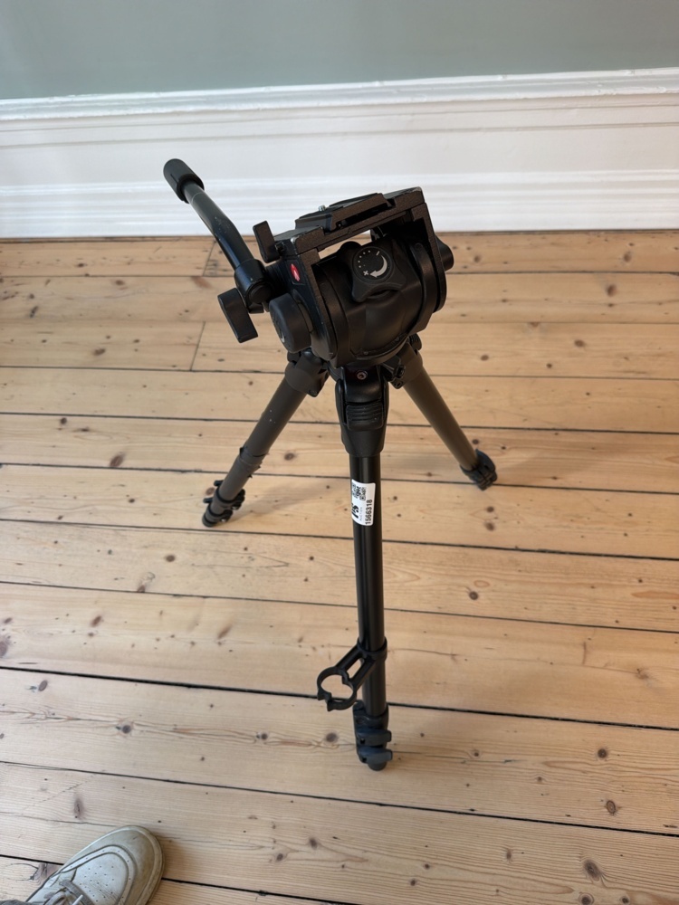 1566318-2 Kamerastativ med videohuvud - Manfrotto 745B / 501