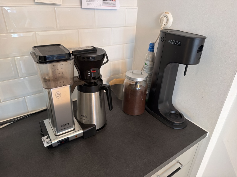 1566333-2 Köksgeråd - Kaffebryggare, koppar, diskställ, m.m.