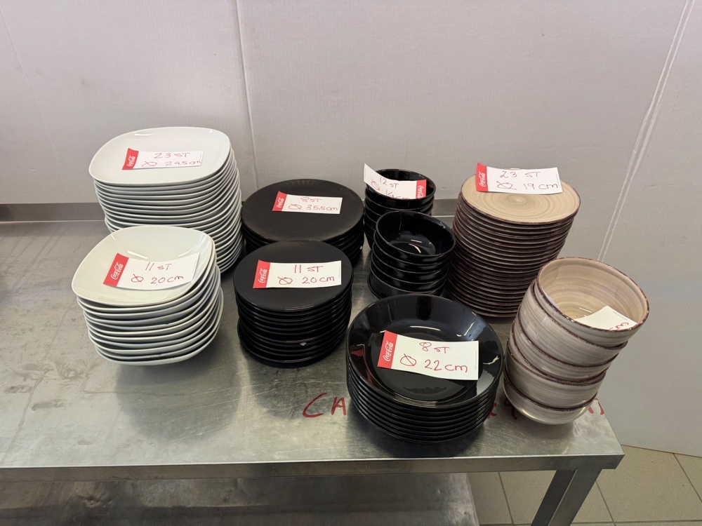 1141789-1 Lot of restaurant china