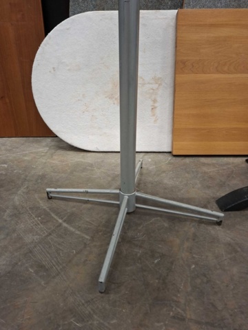 1582280-6 13 st Bordsskivor & 4 st Bordsstativ