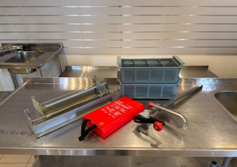 Exxent can opener, 2 new cutlery racks, 2 "barracudas", fire blanket