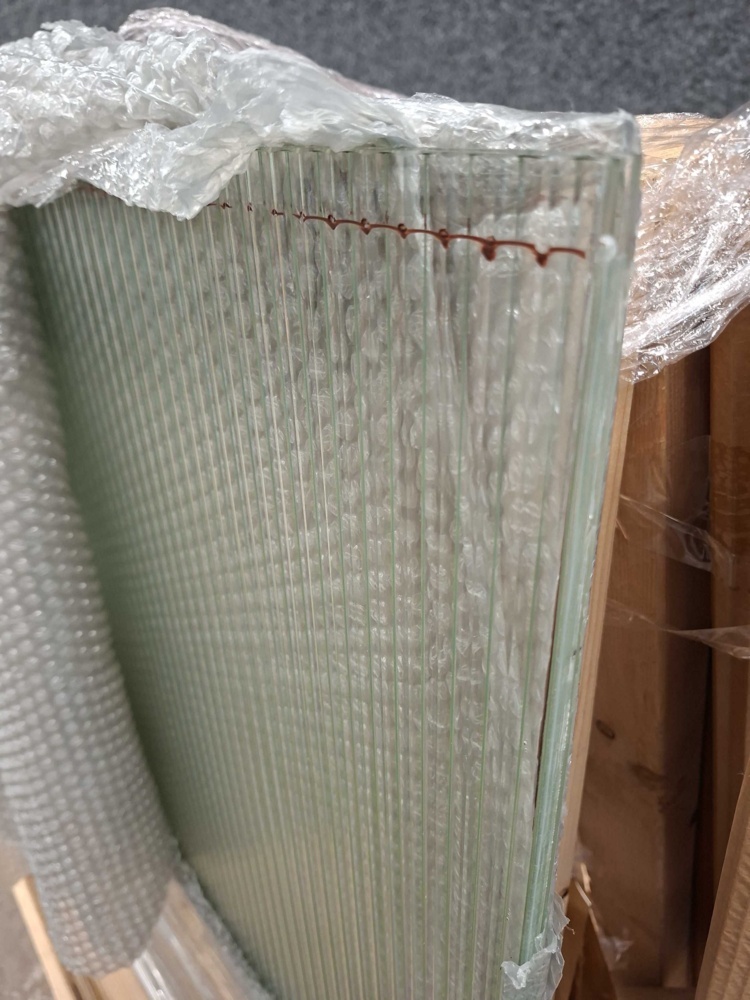 1582283-3 2 glass panels approx. 125.5x114 cm