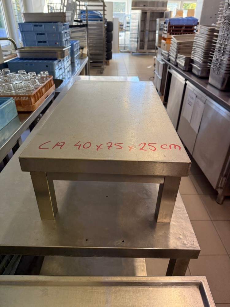 1141784-2 Small low bench approx. 40x75x25 cm