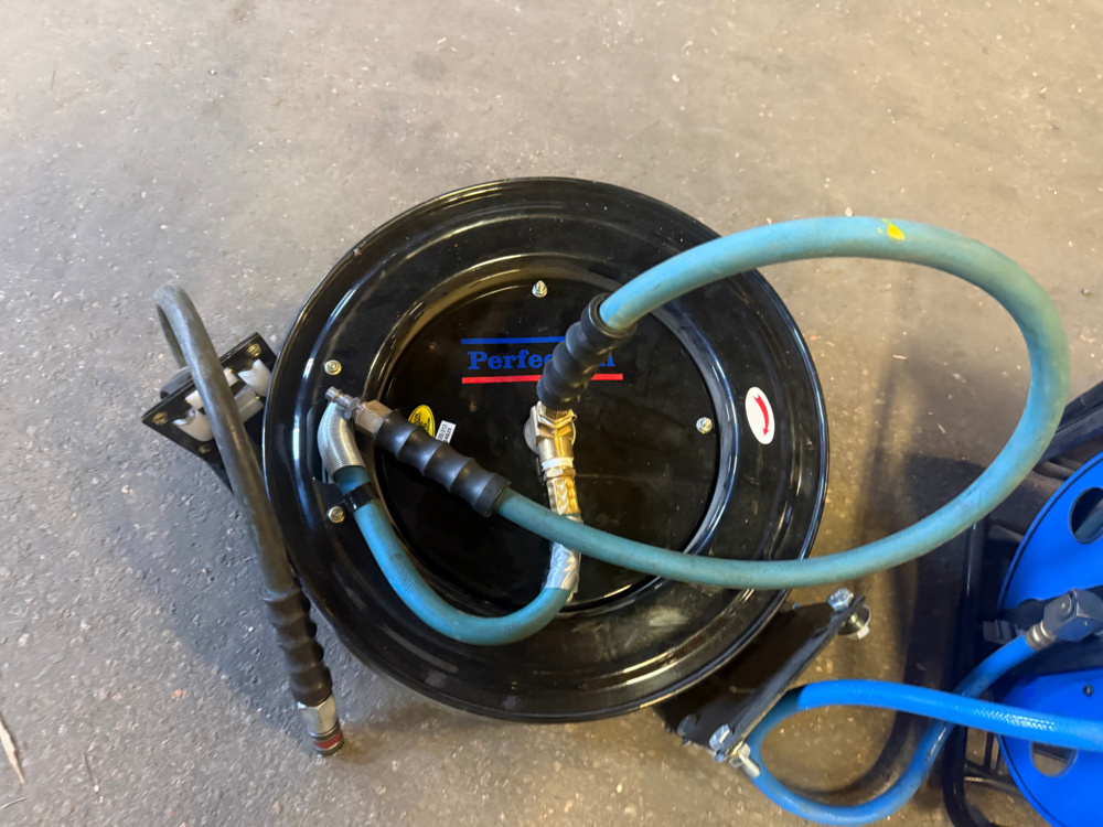 1535270-2 Air hose reels 2pcs