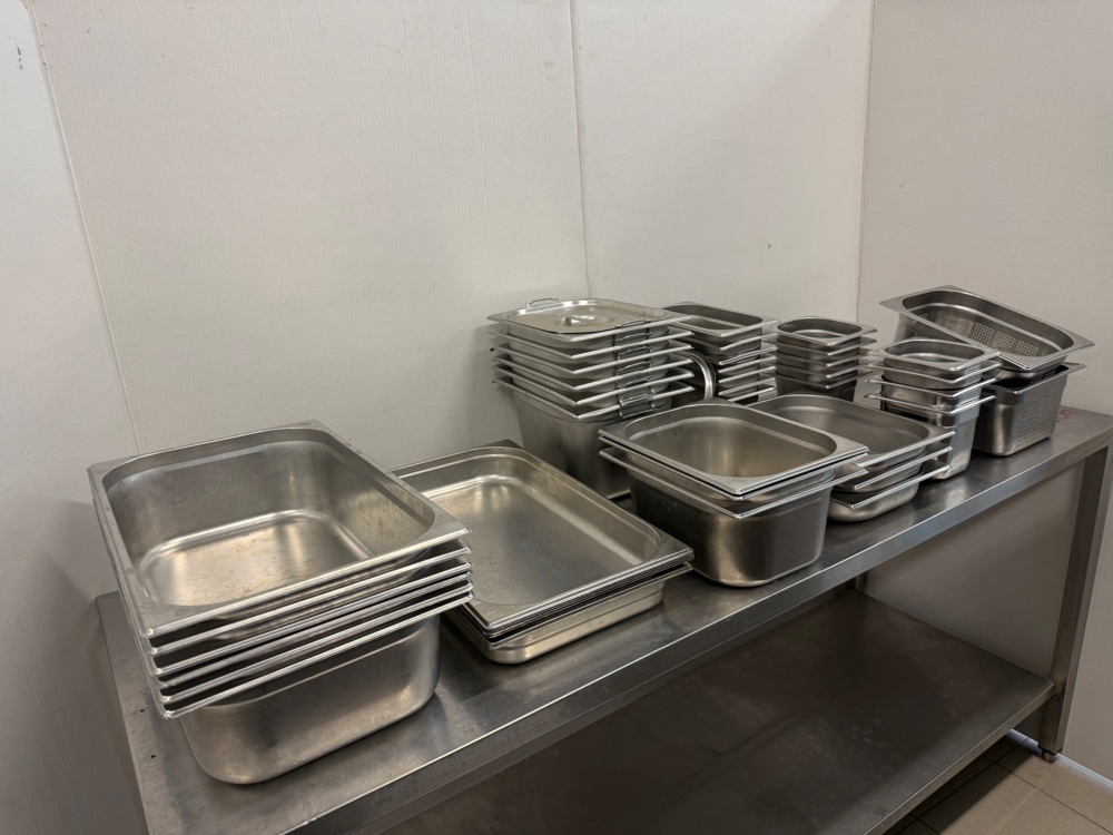 1141778-1 Lot of tins, canteens, hollow canteens. See pictures for an idea of quantity/sizes
