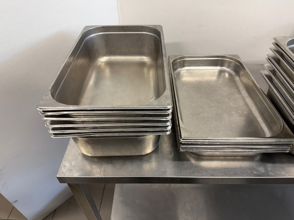 1141779-2 Lot of tins, canteens, hollow canteens. See pictures for an idea of quantity/sizes
