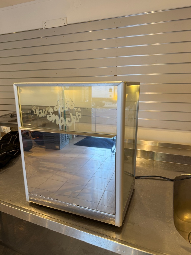 1141781-1 "Handy heating container for nachos or popcorn"
