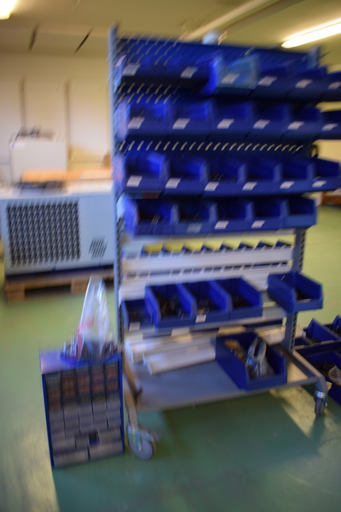 1452885-2 Material rack with screw and bolt