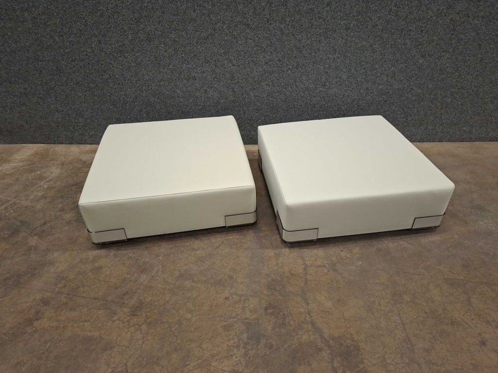 1570931-1 2 pcs Poufs, Kartell
