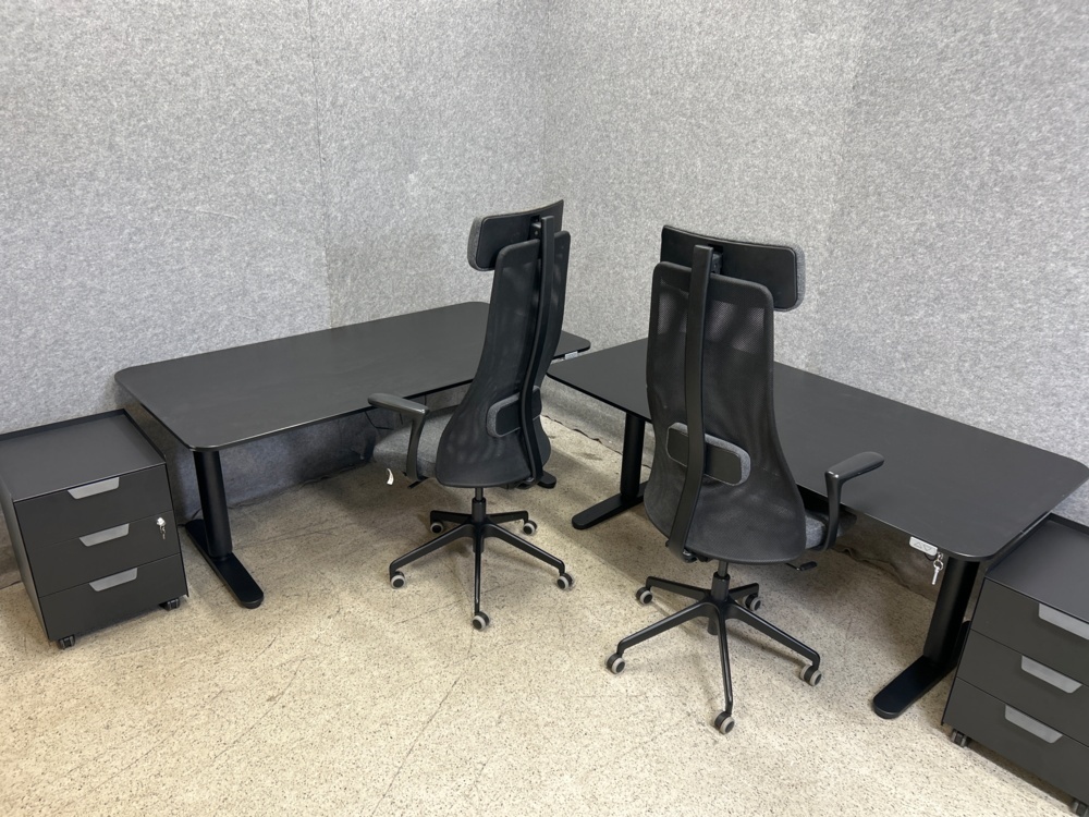 1546286-1 2 height-adjustable desks, chests, chairs