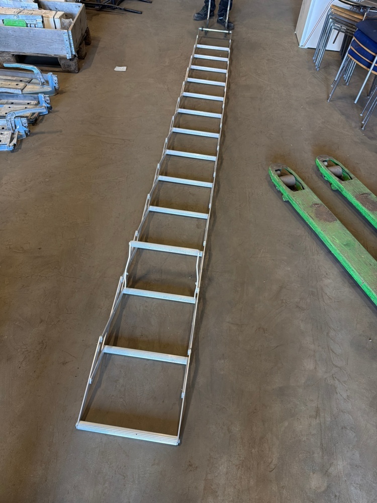 1593085-2 Fire ladder, 4.1 meters long