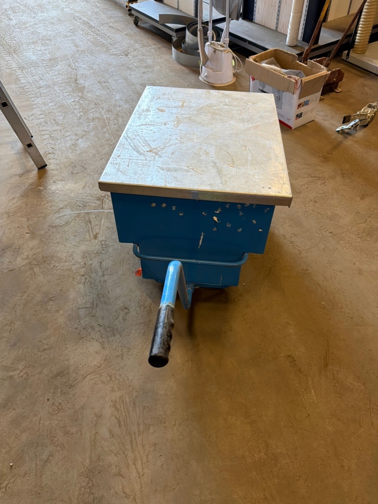 1593088-2 Tool trolley