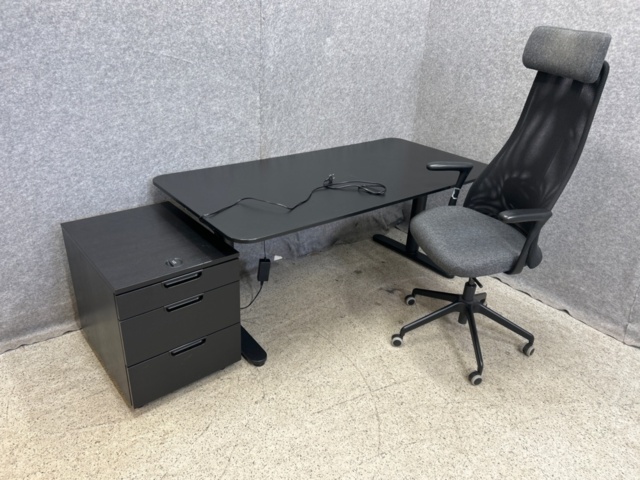 1546288-1 Skrivbord, kontorsstol och hurts
