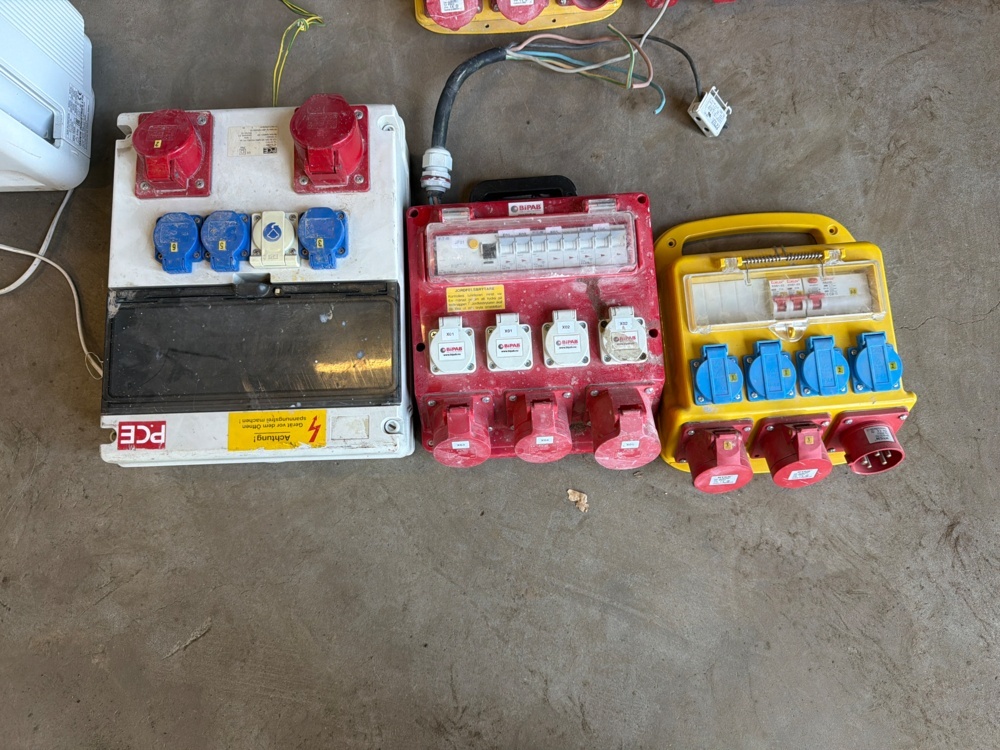 1593097-1 Electrical outlets