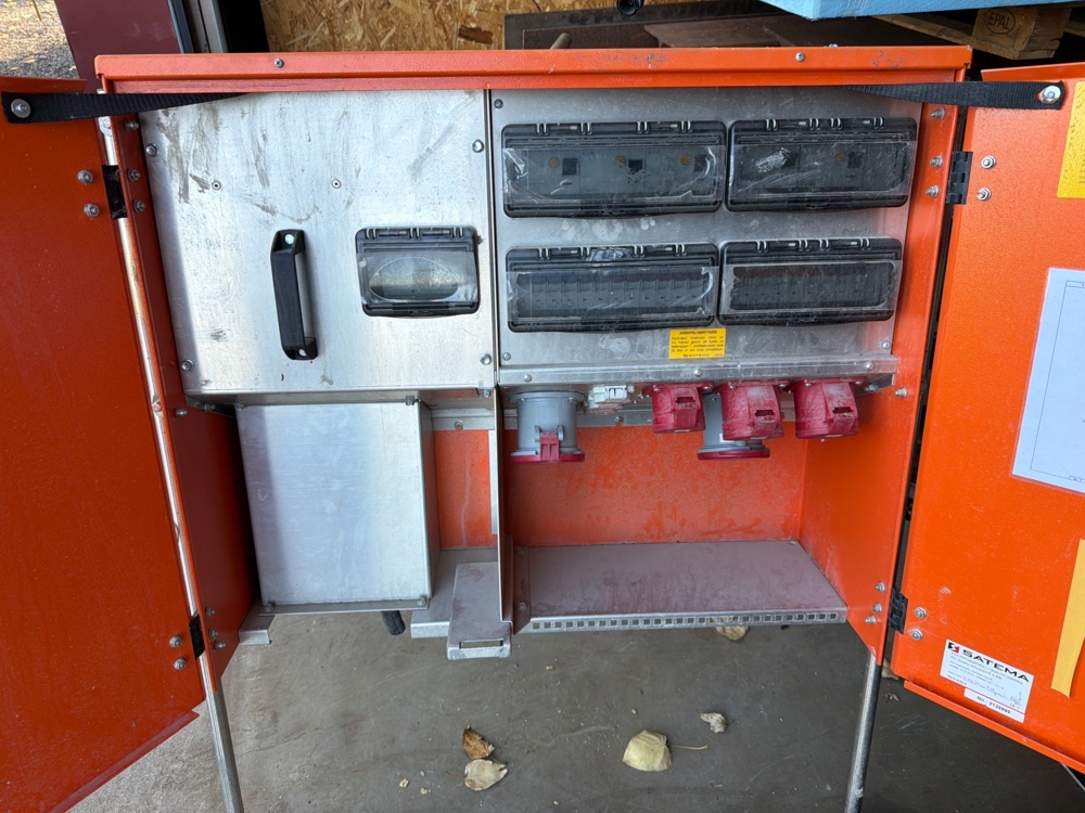 1593099-1 Electrical cabinet