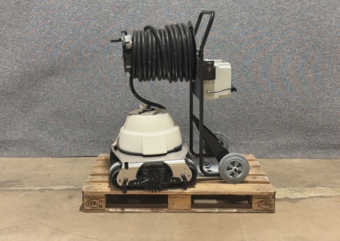Disposal of swimming pool cleaning robots