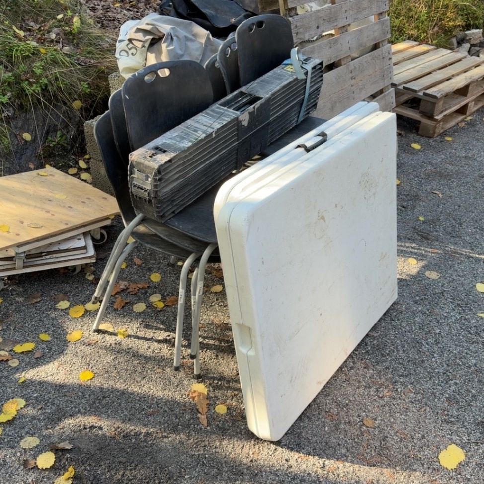 1583607-1 Bord 2 st och stolar 6 st