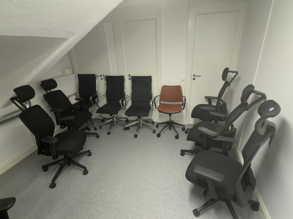 1506051-1 Office chairs - 8 pcs