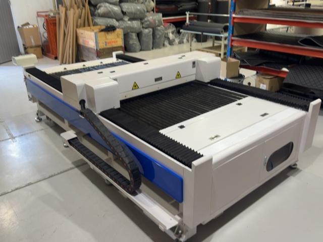 1458514-8 CO₂-laserskärare / lasergravyr – Redsail CM1325 – 130 W