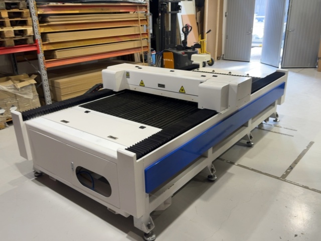 1458514-5 CO₂-laserskärare / lasergravyr – Redsail CM1325 – 130 W