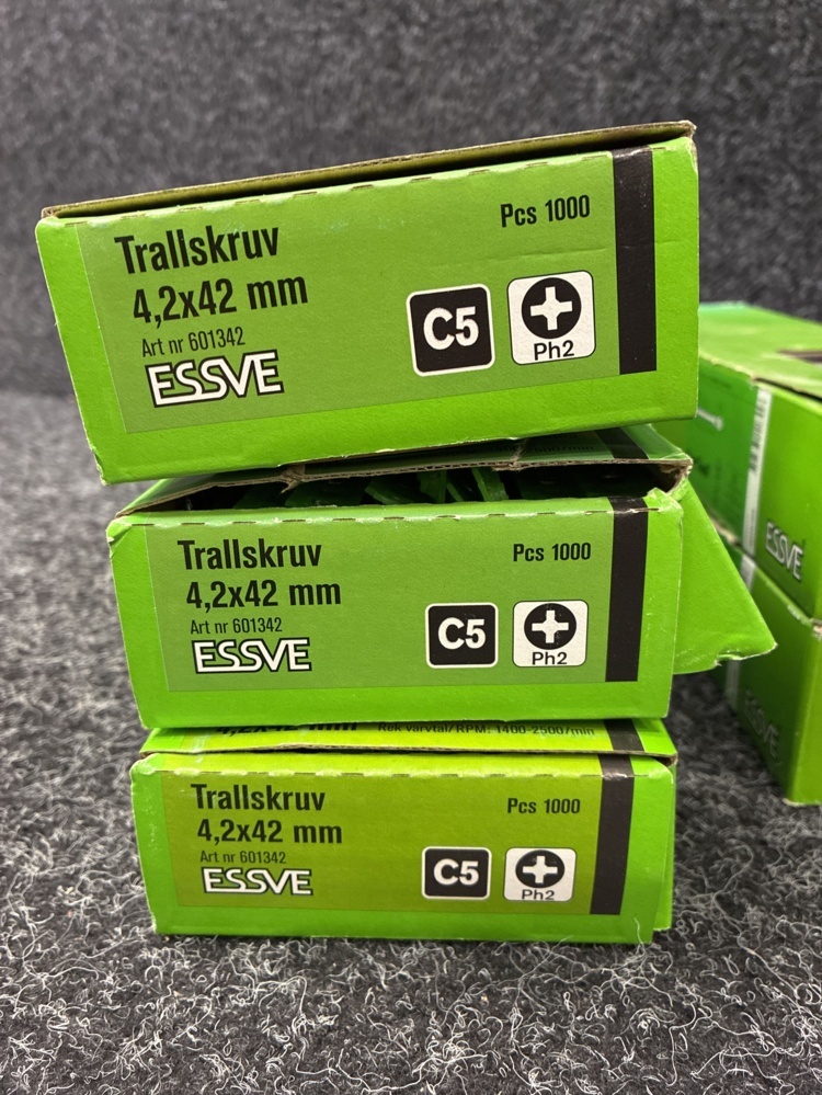 1591345-2 3000 pcs Banded Truss screw 4.2x42mm & 100 pcs Wood screw 8.0x300mm, Essve