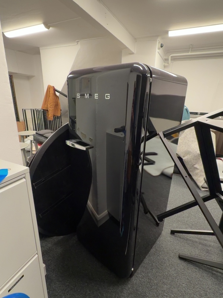 1506070-1 Refrigerator - SMEG FAB28RBL5