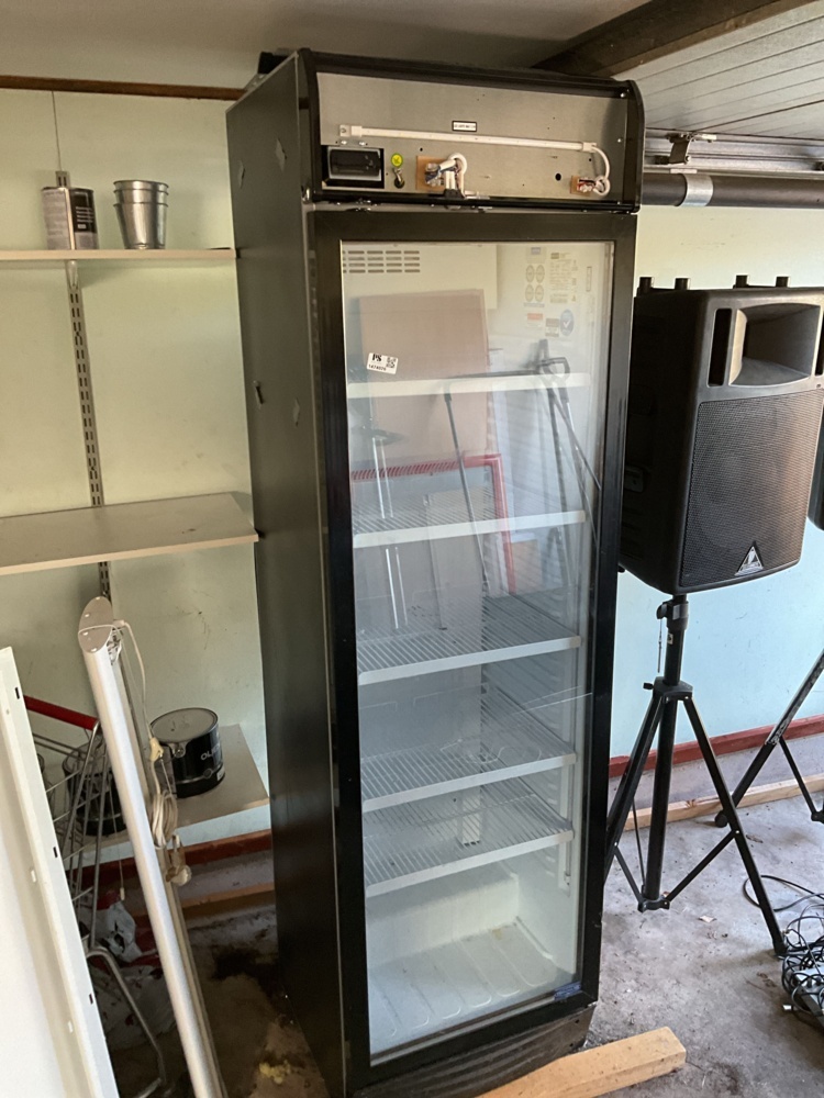 1474026-1 Refrigerator with glass door