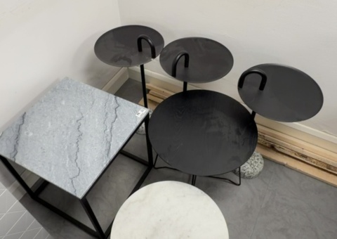 Smaller tables in various models - 5 pcs.