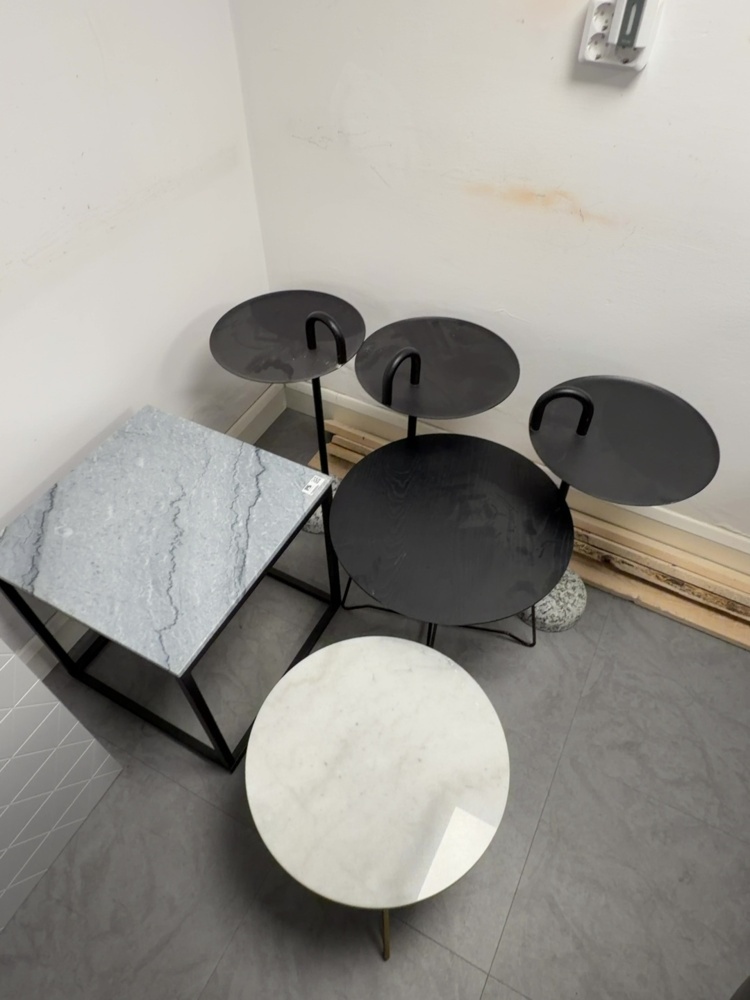 1506084-1 Smaller tables in various models - 5 pcs.