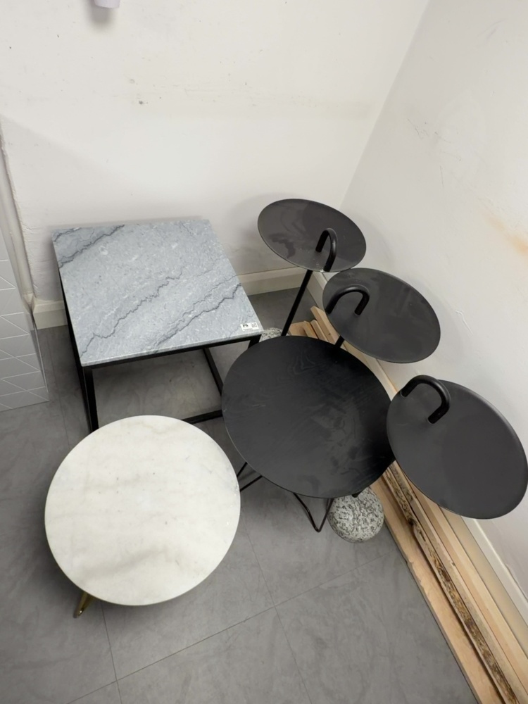 1506084-2 Smaller tables in various models - 5 pcs.