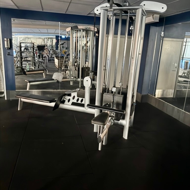 1486429-1 4-station exercise machine with weight magazine – Gym 80