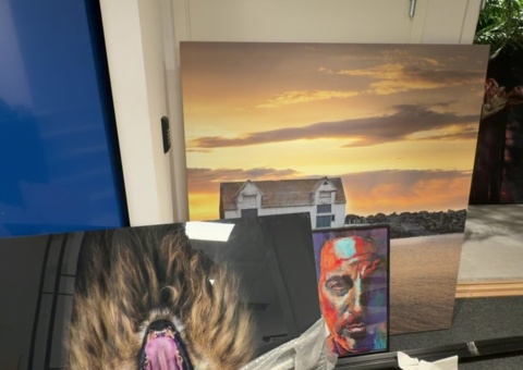 Lot with larger paintings
