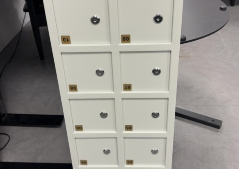Steel storage cabinet with 10 lockable compartments