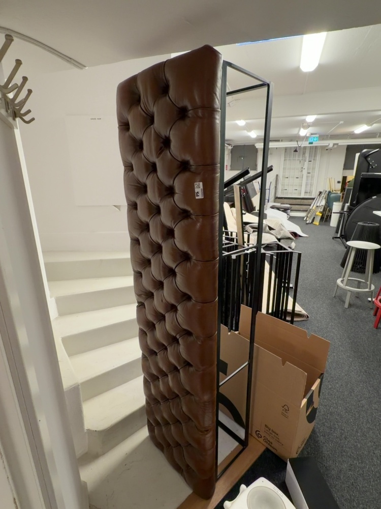 1506090-1 Brown leather bench with steel legs