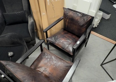 2 armchairs and leather bench