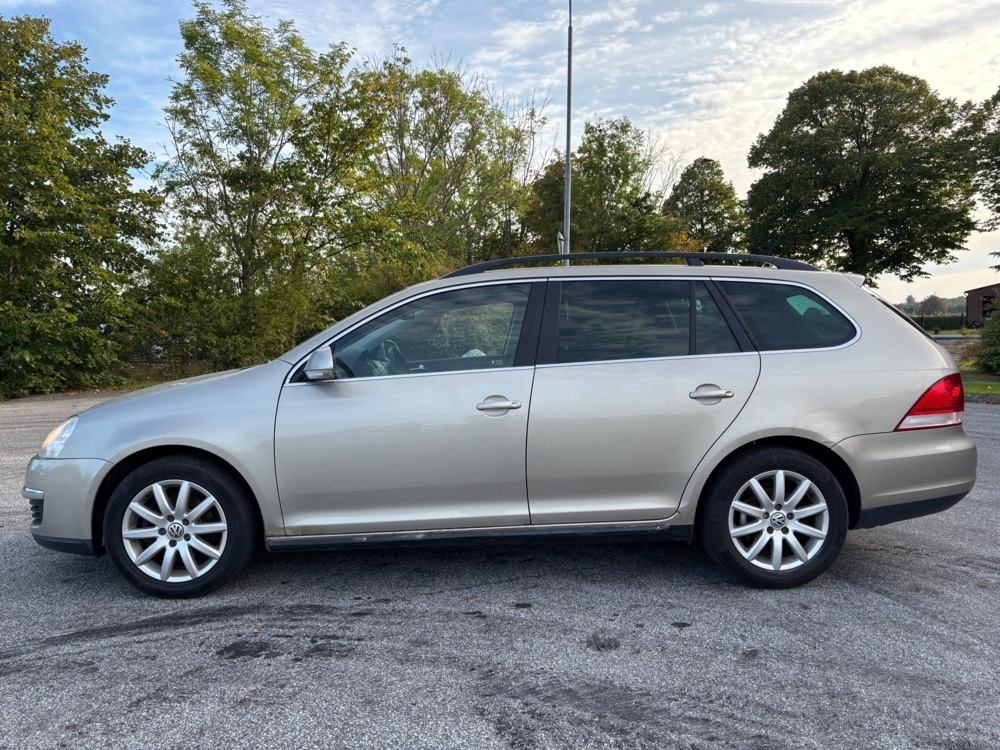1592758-2 Volkswagen Golf Variant 1.6 Multifuel Manual, 102hp, 2009